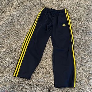 Boys Adidas athletic pants. Size L (14/16)x lie new